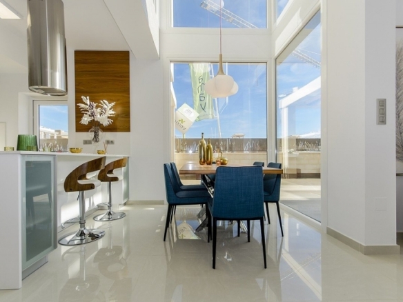 VILLA DE OBRA NUEVA EN PLAYA HONDA(LA MANGA).