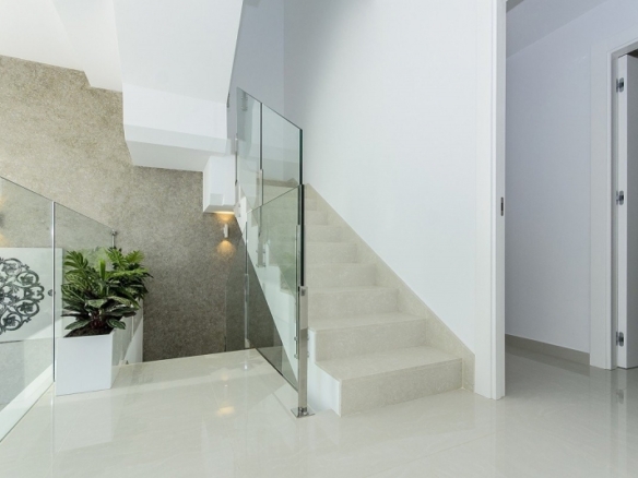 VILLA DE OBRA NUEVA EN PLAYA HONDA(LA MANGA).