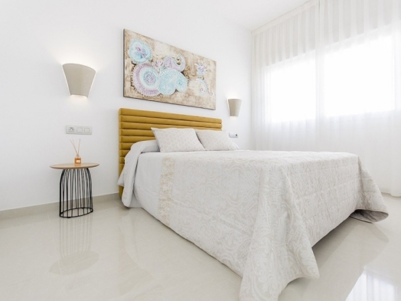 VILLA DE OBRA NUEVA EN PLAYA HONDA(LA MANGA).