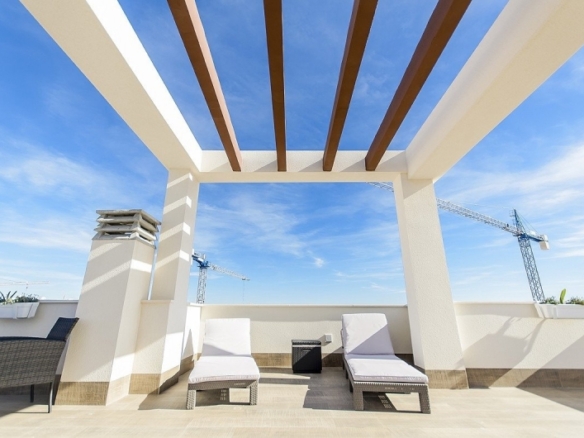 VILLA DE OBRA NUEVA EN PLAYA HONDA(LA MANGA).