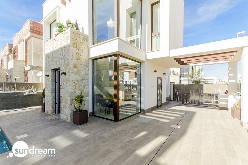 VILLA DE OBRA NUEVA EN PLAYA HONDA(LA MANGA).