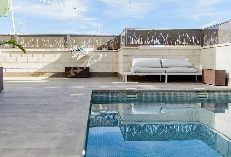 VILLA DE OBRA NUEVA EN PLAYA HONDA(LA MANGA).