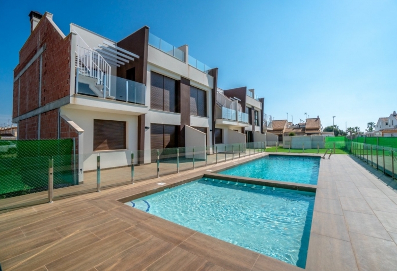 RESIDENCIAL CON BUNGALOWS CON PISCINA COMUNITARIA EN SAN PEDRO DEL PINATAR!!!