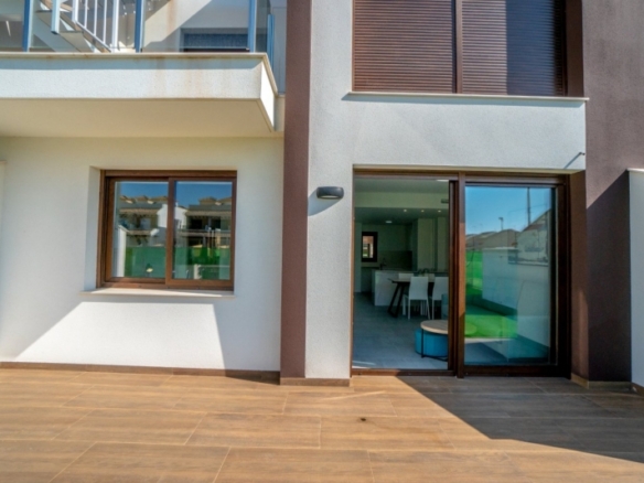 RESIDENCIAL CON BUNGALOWS CON PISCINA COMUNITARIA EN SAN PEDRO DEL PINATAR!!!