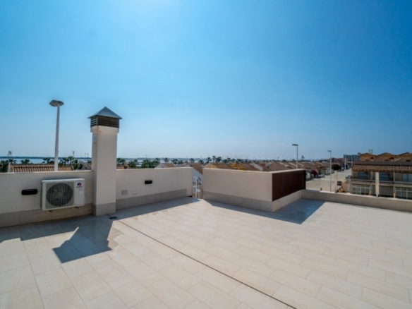 RESIDENCIAL CON BUNGALOWS CON PISCINA COMUNITARIA EN SAN PEDRO DEL PINATAR!!!