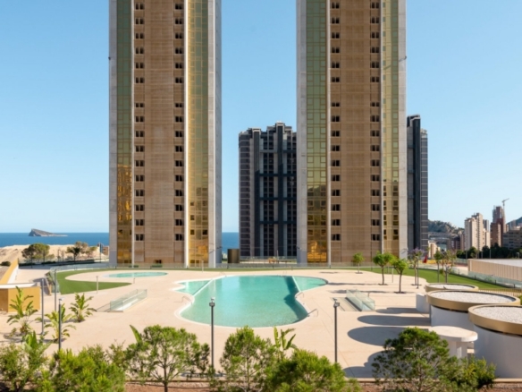 EXCLUSIVO APARTAMENTO EN RASCACIELOS ICONICO DE 3 DORMITORIOS CON VISTAS ESPECTACULARES(BENIDORM).