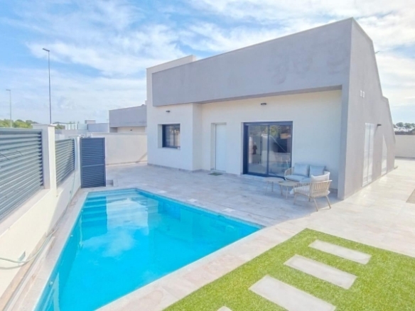 CHALET DE NUEVA CONSTRUCCIÓN EN PINAR DE CAMPOVERDE