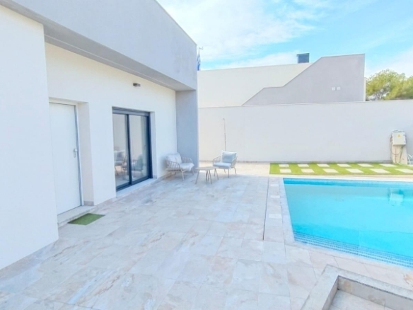 CHALET DE NUEVA CONSTRUCCIÓN EN PINAR DE CAMPOVERDE
