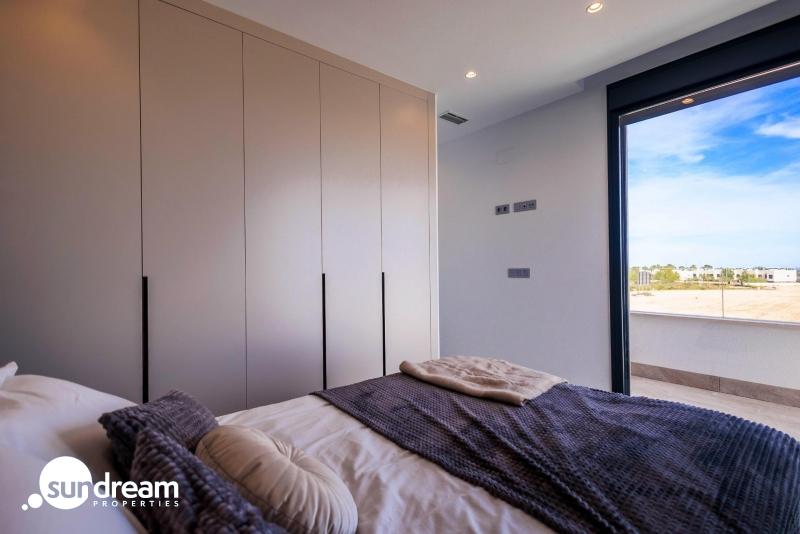 VILLAS DE OBRA NUEVA EN PILAR DE LA HORADADA EN EL CAMPO DE GOLF.