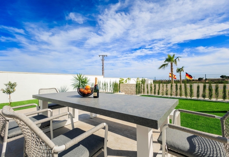 VILLAS DE OBRA NUEVA EN PILAR DE LA HORADADA EN EL CAMPO DE GOLF.