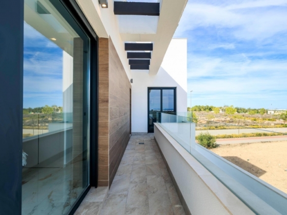 VILLAS DE OBRA NUEVA EN PILAR DE LA HORADADA EN EL CAMPO DE GOLF.