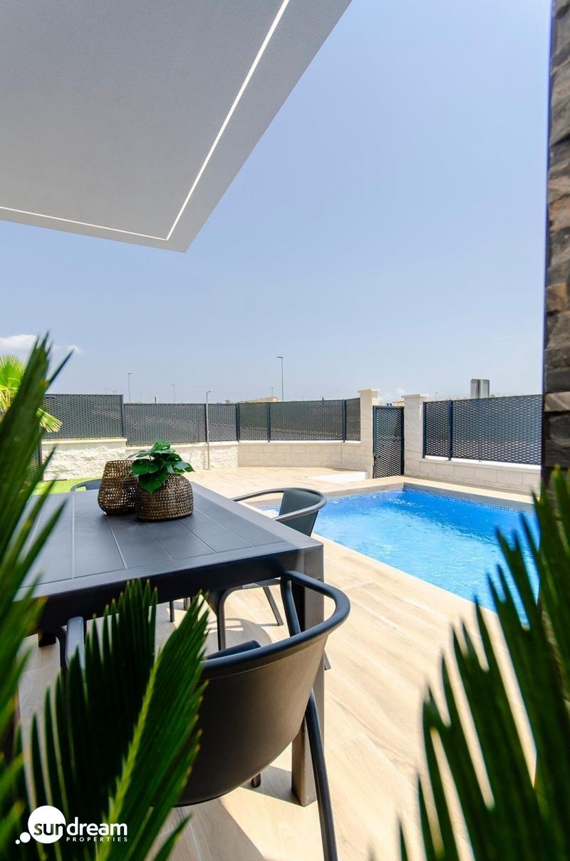 VILLAS DE NUEVA CONSTRUCCIÓN EN CAMPO DE GOLF(ORIHUELA)