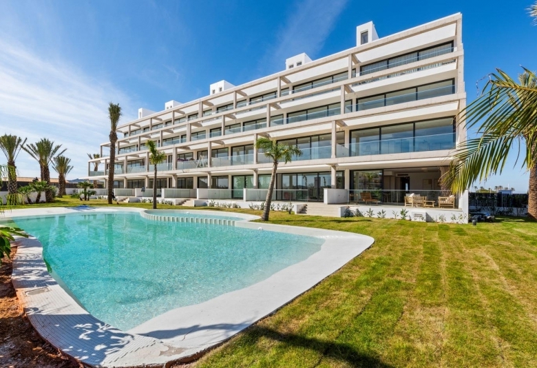 Ático de 2 dormitorios con solarium privado en Mar de Cristal(Cartagena)