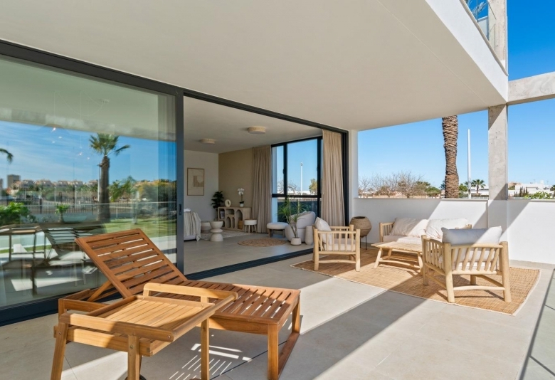 Ático de 2 dormitorios con solarium privado en Mar de Cristal(Cartagena)