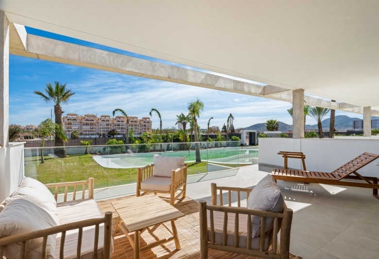 Ático de 2 dormitorios con solarium privado en Mar de Cristal(Cartagena)