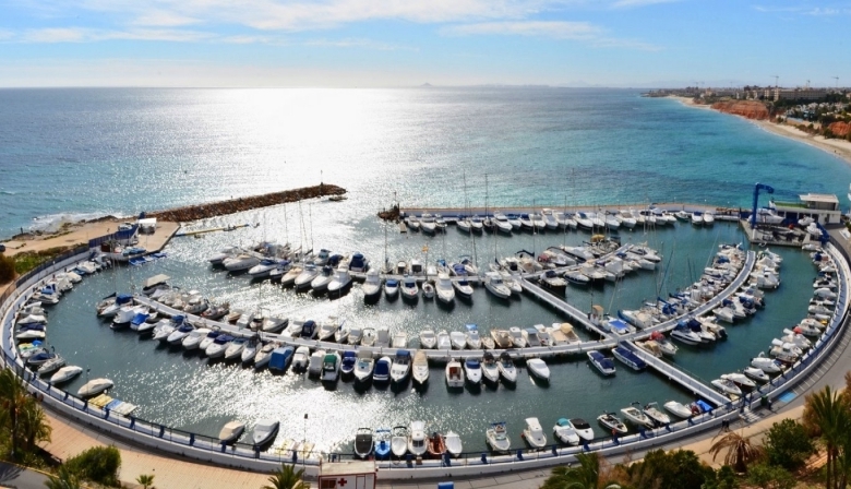 VILLA DE LUJO DE OBRA NUEVA EN CAMPOAMOR.