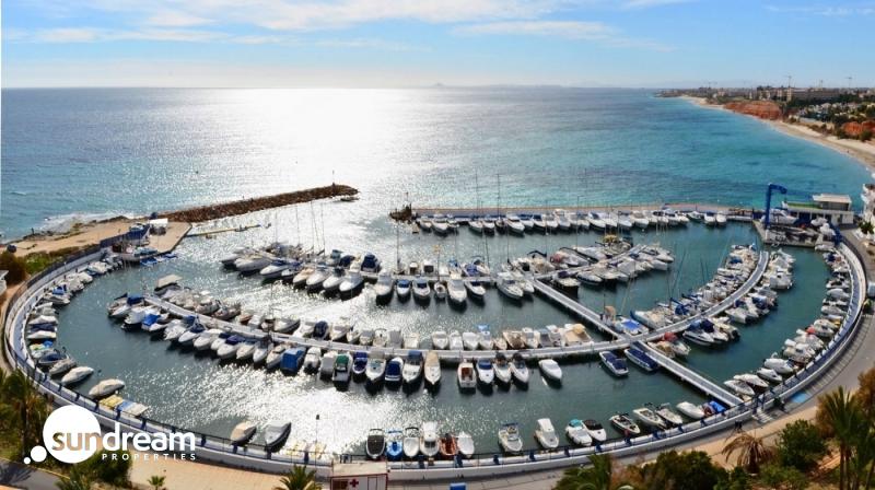 VILLA DE LUJO DE OBRA NUEVA EN CAMPOAMOR.