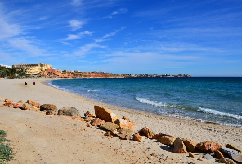 VILLA DE LUJO DE OBRA NUEVA EN CAMPOAMOR.