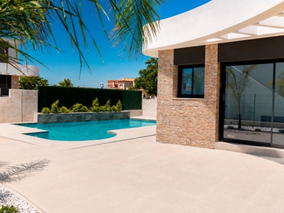 VILLA DE UNA PLANTA DE NUEVA CONSTRUCCIÓN EN LOS MONTESINOS