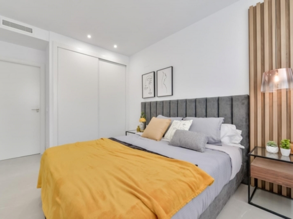 FABULOSO ÁTICO EN RESIDENCIAL DE LUJO CON VISTAS AL MAR EN FINESTRAT.
