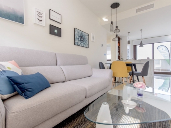 BUNGALOW DE 2 DORM. DE NUEVA CONSTRUCCIÓN EN COMPLEJO RESIDENCIAL EN TORREVIEJA.