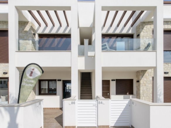 BUNGALOW DE 2 DORM. DE NUEVA CONSTRUCCIÓN EN COMPLEJO RESIDENCIAL EN TORREVIEJA.