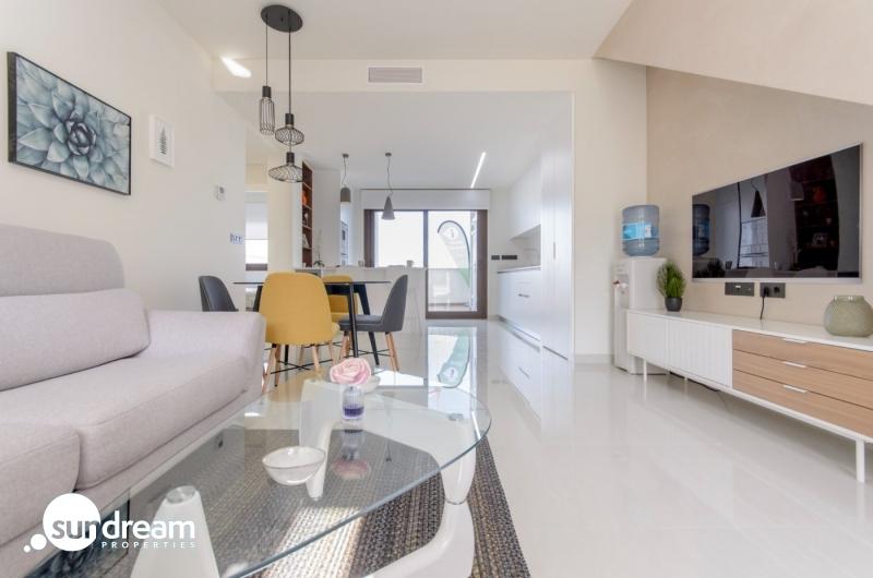 BUNGALOW DE 2 DORM. DE NUEVA CONSTRUCCIÓN EN COMPLEJO RESIDENCIAL EN TORREVIEJA.