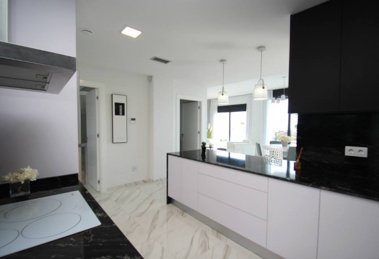 MAGNIFICA VILLA DE NUEVA CONSTRUCCIÓN CON PISCINA PRIVADA EN SAN MIGUEL DE SALINAS