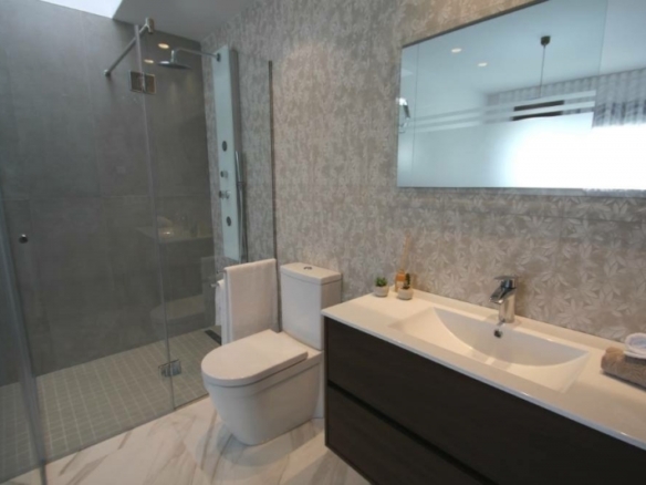 MAGNIFICA VILLA DE NUEVA CONSTRUCCIÓN CON PISCINA PRIVADA EN SAN MIGUEL DE SALINAS