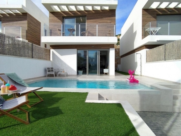 VILLA MODERNA 3 DORM.DE NUEVA CONSTRUCCIÓN EN VILLAMARTIN