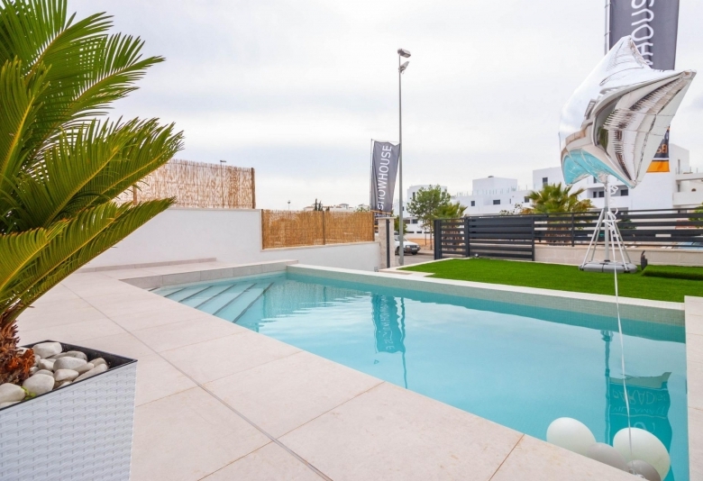 VILLA MODERNA 3 DORM.DE NUEVA CONSTRUCCIÓN EN VILLAMARTIN