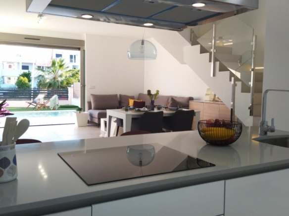 VILLA MODERNA 3 DORM.DE NUEVA CONSTRUCCIÓN EN VILLAMARTIN
