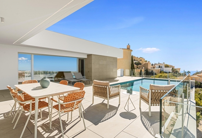 VILLA DE OBRA NUEVA CON VISTAS AL MAR EN CUMBRE DEL SOL