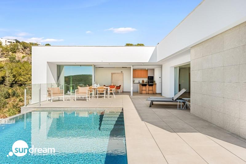 VILLA DE OBRA NUEVA CON VISTAS AL MAR EN CUMBRE DEL SOL