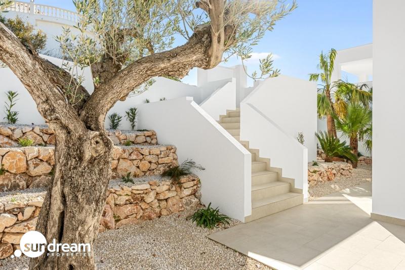 VILLA DE OBRA NUEVA CON VISTAS AL MAR EN CUMBRE DEL SOL