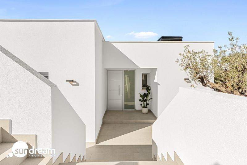 VILLA DE OBRA NUEVA CON VISTAS AL MAR EN CUMBRE DEL SOL