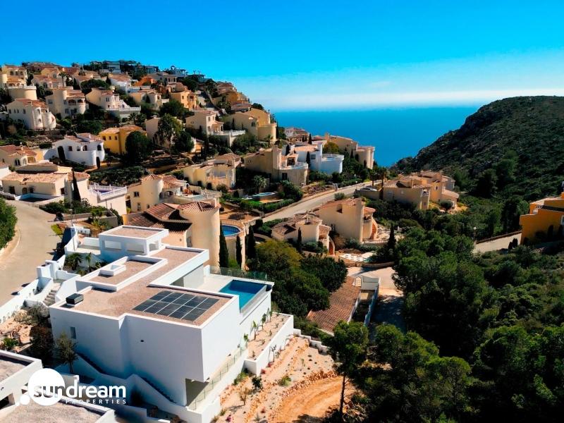 VILLA DE OBRA NUEVA CON VISTAS AL MAR EN CUMBRE DEL SOL