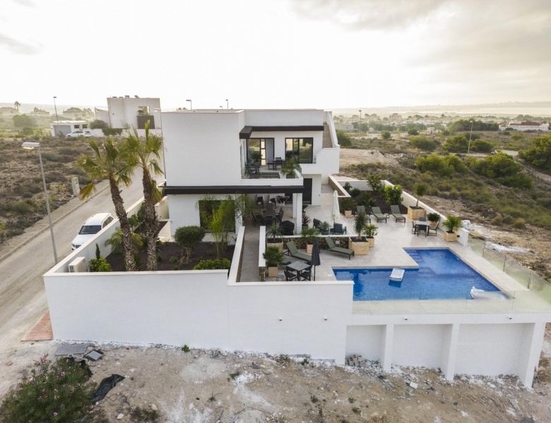 EXCLUSIVA VILLA DE LUJO DE NUEVA CONSTRUCCIÓN EN CIUDAD QUESADA(ROJALES).