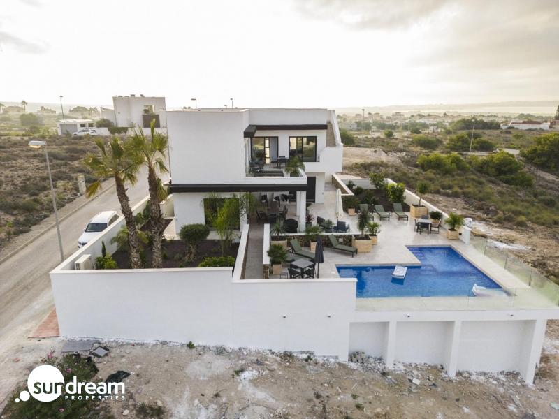 EXCLUSIVA VILLA DE LUJO DE NUEVA CONSTRUCCIÓN EN CIUDAD QUESADA(ROJALES).