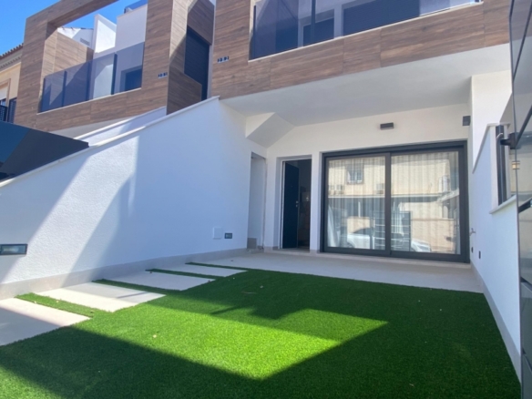 MODERNOS BUNGALOWS DE PLANTA BAJA DE OBRA NUEVA EN LO PAGAN(SAN PEDRO DEL PINATAR)