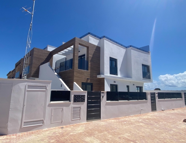 MODERNOS BUNGALOWS DE PLANTA BAJA DE OBRA NUEVA EN LO PAGAN(SAN PEDRO DEL PINATAR)