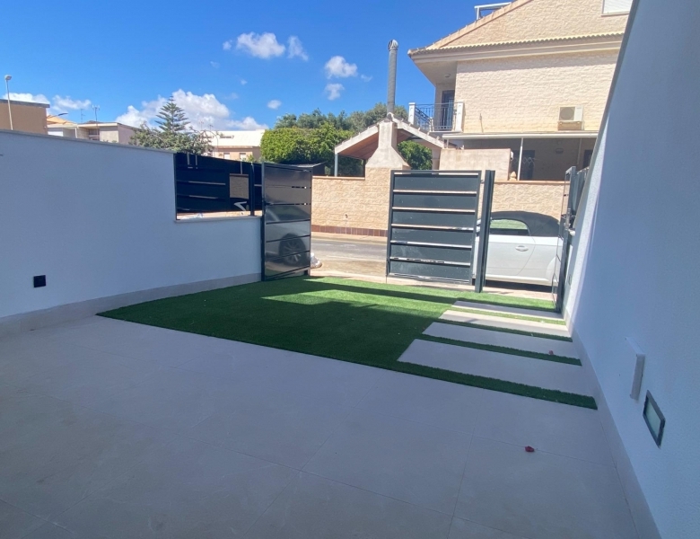 MODERNOS BUNGALOWS DE PLANTA BAJA DE OBRA NUEVA EN LO PAGAN(SAN PEDRO DEL PINATAR)