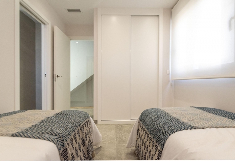 VILLA DE 3 DORMITORIOS DE NUEVA CONSTRUCCIÓN EN PILAR DE LA HORADADA EN EL CAMPO DE GOLF.