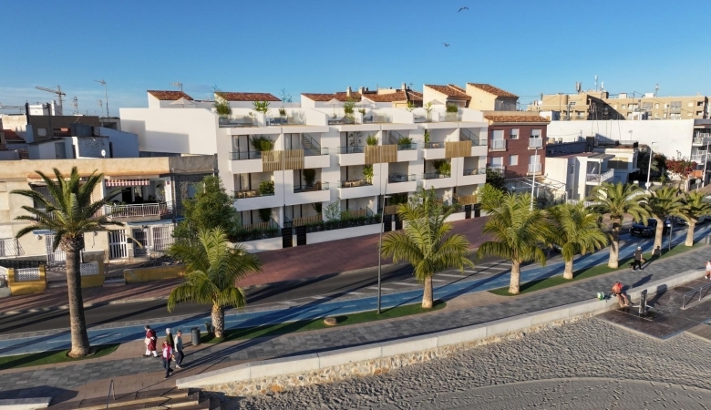 APARTAMENTO DE PLANTA BAJA EN PRIMERA LÍNEA DE PLAYA EN SAN PEDRO DEL PINATAR