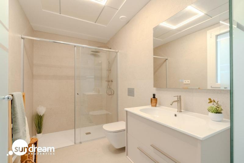 Chalet pareado en venta con piscina privada  en Los Alcázares