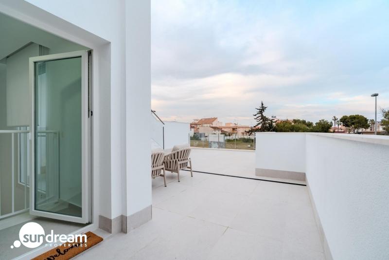 g_39989-11-19 Chalet pareado en venta con piscina privada en Los Alcázares