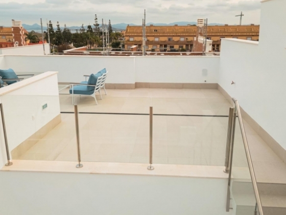 Chalet pareado en venta con piscina privada  en Los Alcázares