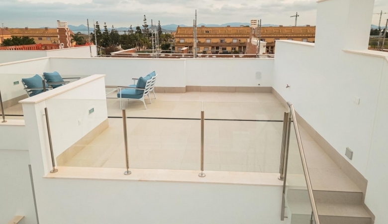 Chalet pareado en venta con piscina privada  en Los Alcázares