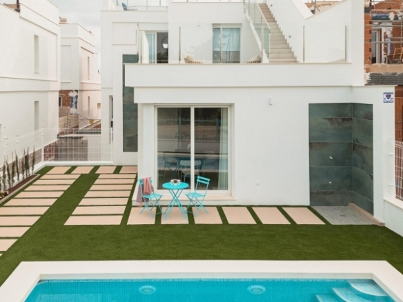 Chalet pareado en venta con piscina privada  en Los Alcázares
