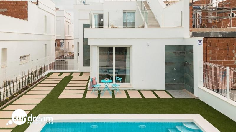 g_39989-11-32 Chalet pareado en venta con piscina privada en Los Alcázares